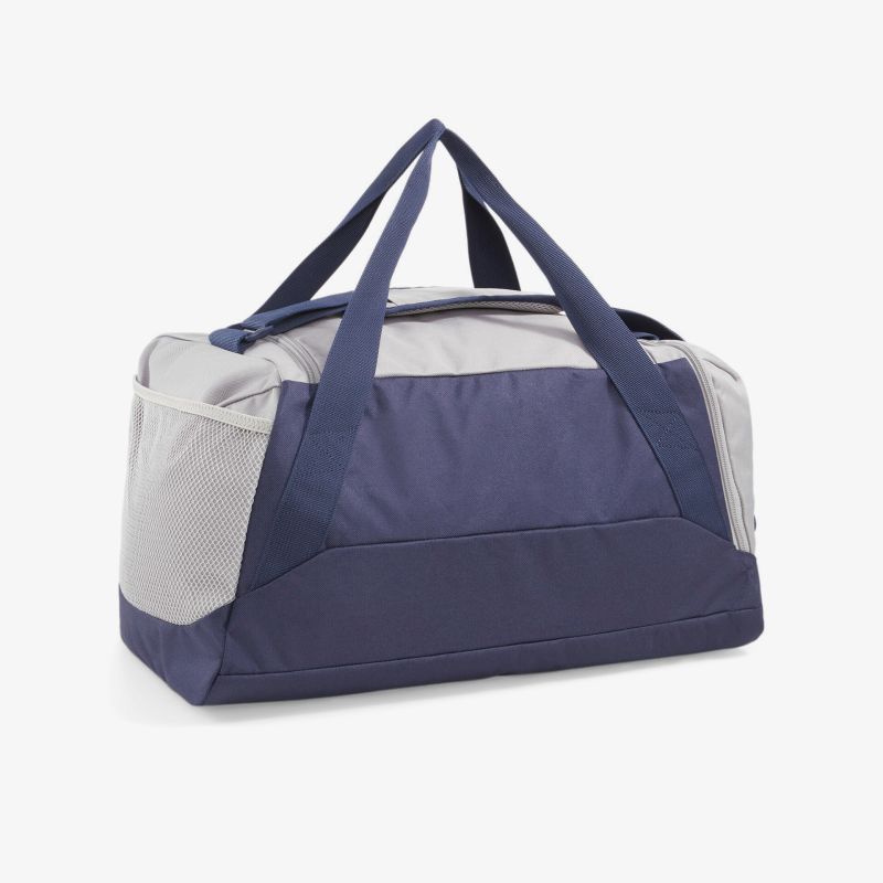Geräumige und stilvolle Sporttasche mit praktischen Fächern und langen Tragegriffen für einfachen Transport.