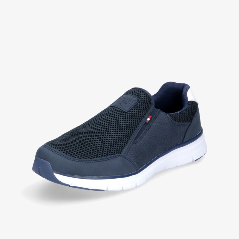 Moderner, sportlicher Slip-On-Schuh in Dunkelblau mit atmungsaktivem Mesh-Obermaterial und rutschfester Sohle.