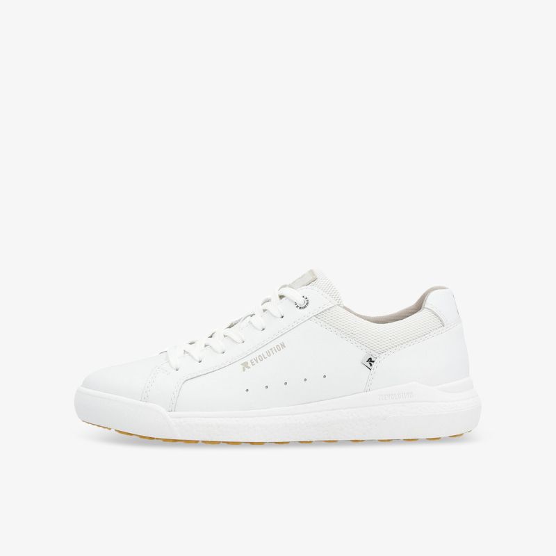 Moderner weißer Sneaker in seitlicher Ansicht mit leichter Sohle und bequemem, sportlichem Design