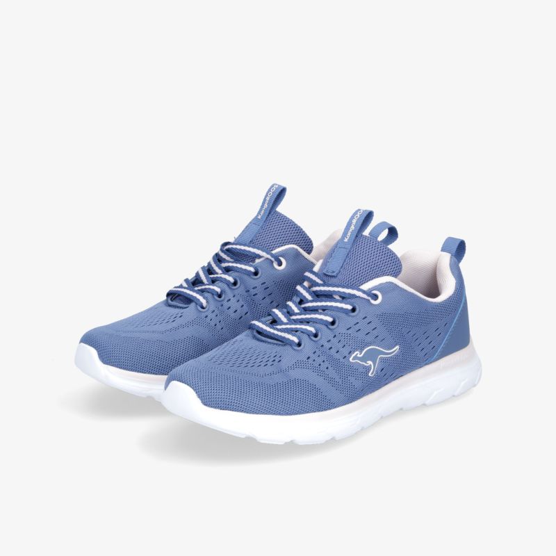 Blaue Sneaker mit flexiblem Design und rutschfester Sohle, ideal für sportliche Aktivitäten und Alltag.