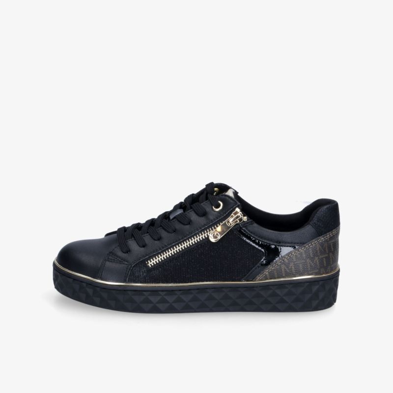 Schwarzer Sneaker seitliche Ansicht mit praktischem Reißverschluss und profilierter Sohle, modisch und bequem