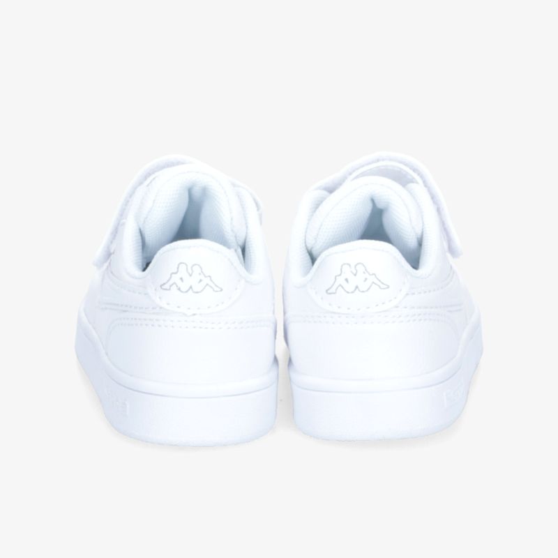 Elegante weiße Sneakers mit modernem Design und dezenter Markenlogo-Applikation.