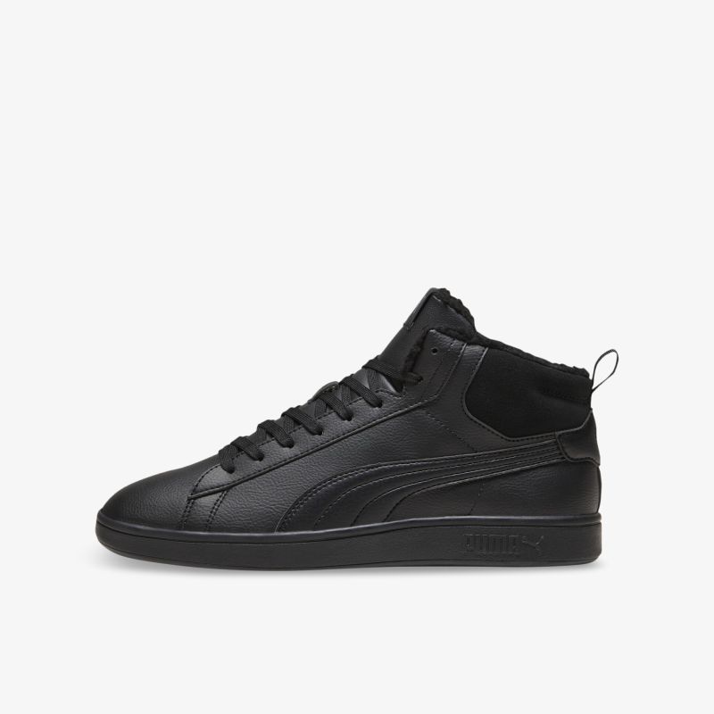 Schwarzer Sneaker seitliche Ansicht mit schlichtem Design, hochwertigem Material und komfortabler Passform