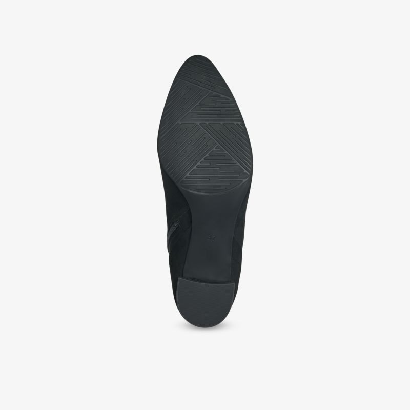 Schwarze, elegante Schuhsohle mit rutschfestem Design für optimalen Halt und Langlebigkeit.
