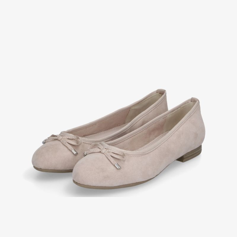 Beige Ballerinas aus weichem Material mit dekorativen Quasten, bequem und leicht, im Paar seitlich präsentiert