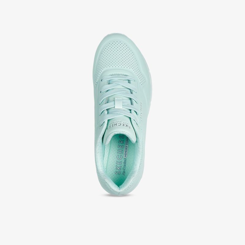 Leichter türkisfarbener Sportschuh mit atmungsaktivem Material und flexibler Schnürung in bequemer Passform