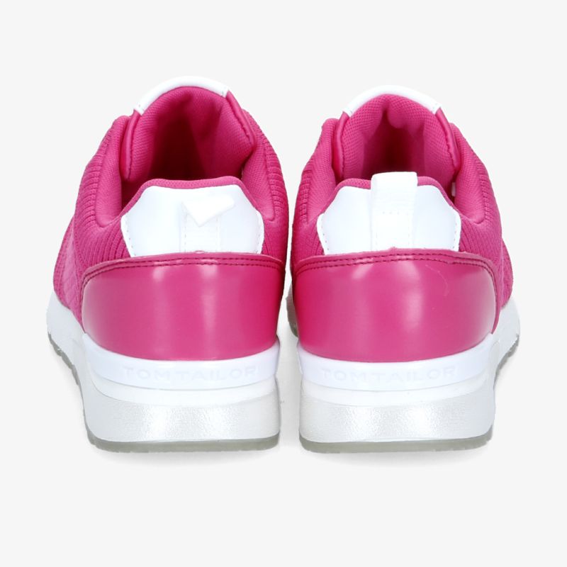 Rückansicht von pinken Turnschuhen mit weißer Sohle, akzentuiertes Design für trendbewusste Outfits.