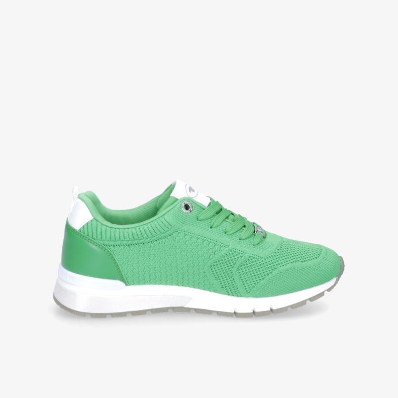 Grüner Sneaker mit atmungsaktivem Mesh und leichter Sohle, ideal für sportliche Aktivitäten und Freizeit.