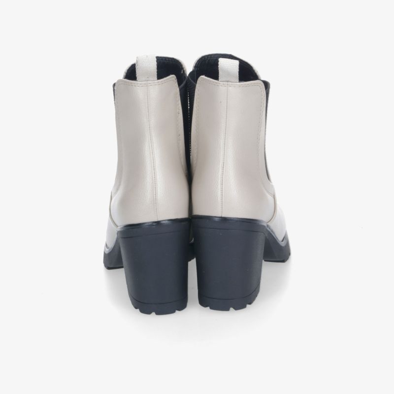 Stiefeletten Rückansicht mit hohem, stabilem Blockabsatz und eleganter, hochwertiger Verarbeitung