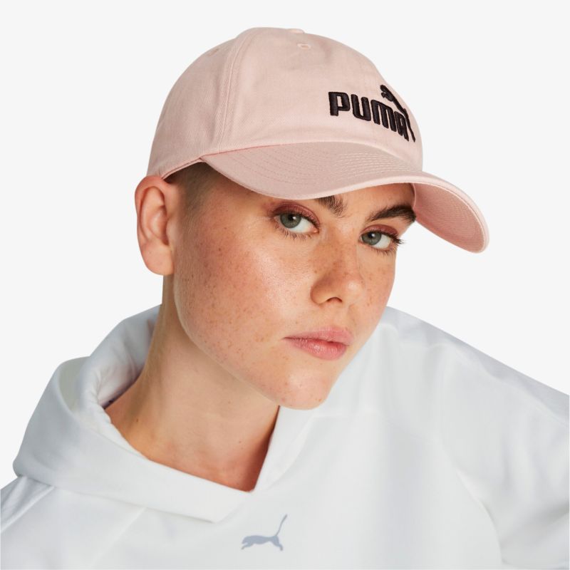 Leichte, stilvolle Cap in zartem Rosa mit prominentem Logo-Design, ideal für sportliche und lässige Looks.