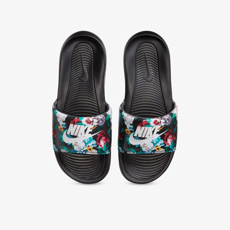 Stylische Slides mit floralem Muster und rutschfester Sohle für maximalen Komfort und lässige Eleganz.