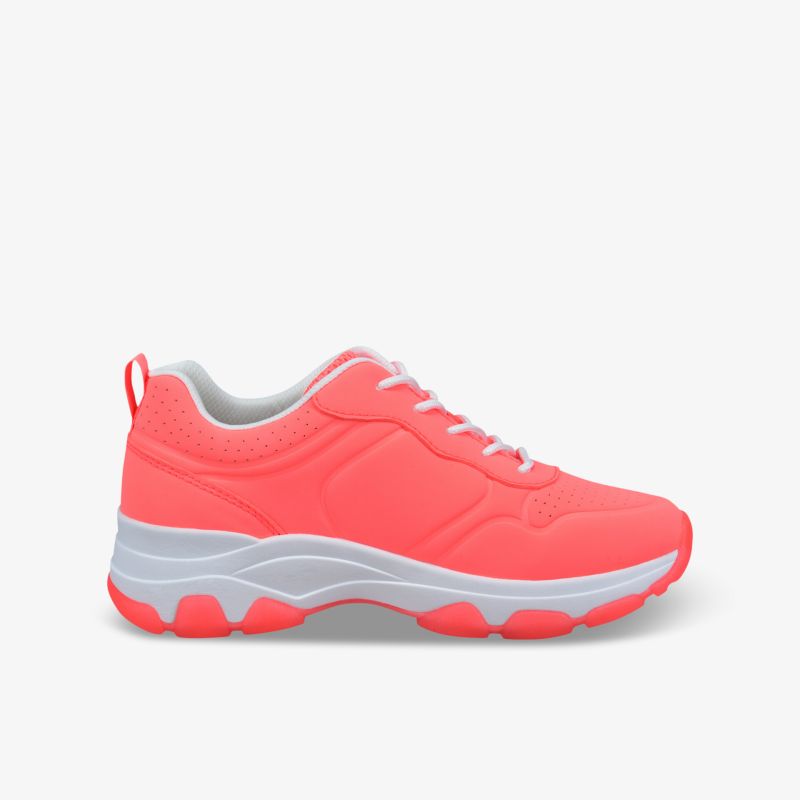 Sportlicher roter Sneaker mit leichter, robuster Sohlenstruktur und atmungsaktivem Material seitlich gezeigt