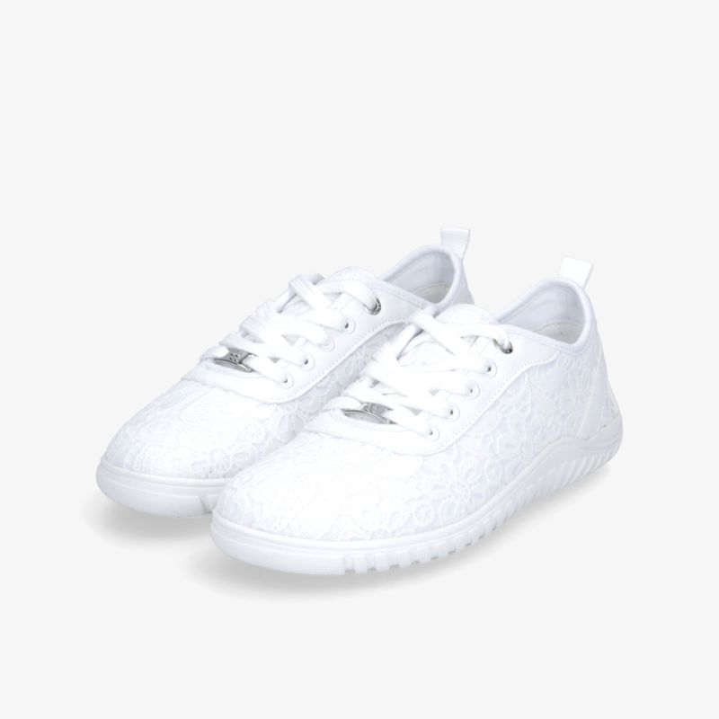 Leichte weiße Sneaker mit bequemer Passform, atmungsaktivem Material und rutschfester Sohle für optimalen Tragekomfort