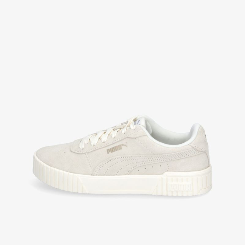 Seitenansicht cremefarbener Sneaker mit dicker Sohle, sportlichem schnürbaren Design und atmungsaktiven Perforationen