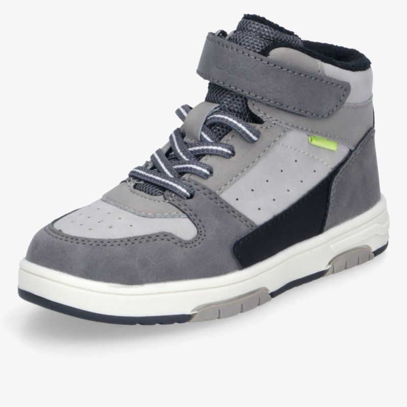 Moderner grauer Sneaker mit komfortabler Polsterung, stabiler Schnürung und rutschfester Sohle in seitlicher 3/4 Ansicht