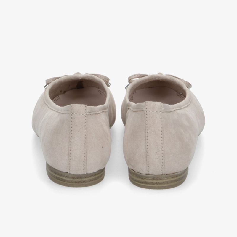 Bequeme und weich gepolsterte Schuhe mit rutschfester Sohle und klassischem, leichtem Design von hinten