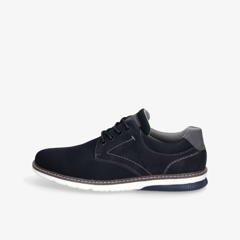 Eleganter schwarzer Sneaker mit hochwertigem Material, langlebiger Bauweise und rutschfester Sohle in klarer Seitenansicht