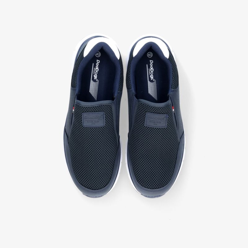 Bequeme navy Slip-On Sneaker mit rutschfester Sohle und atmungsaktivem Mesh-Obermaterial.