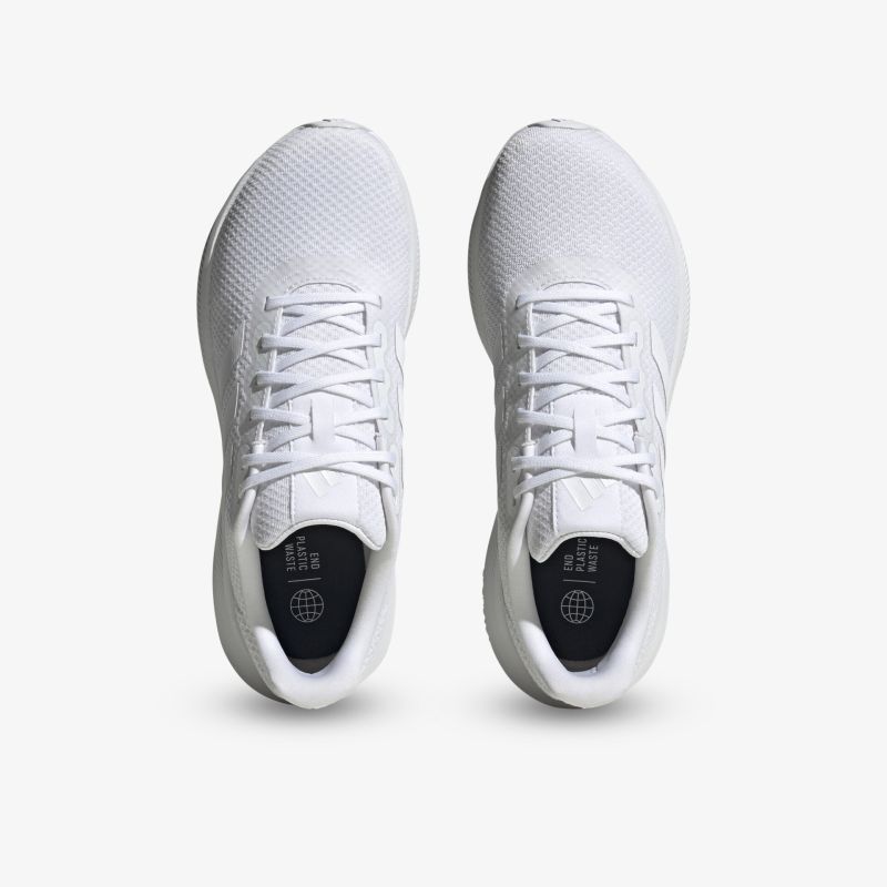 Leichte, rutschfeste weiße Schuhe mit atmungsaktivem Material und komfortabler Passform, ideal für sportliche Aktivitäten.