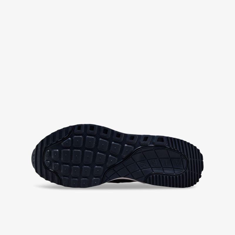 Rutschfeste und stoßdämpfende Schuhsohle für optimalen Komfort und Halt auf verschiedenen Oberflächen.