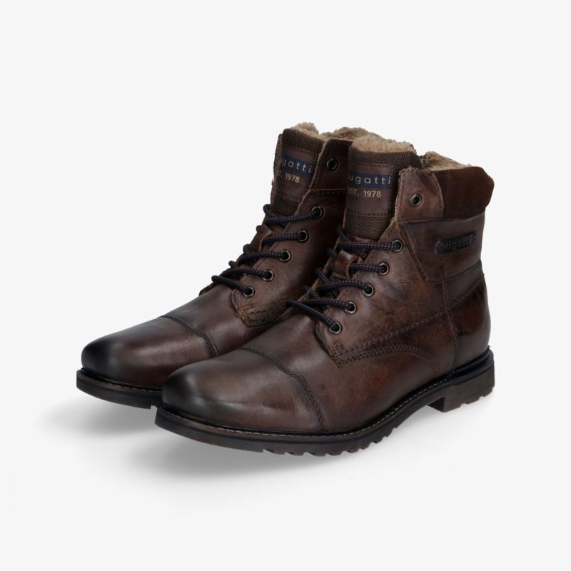 Robuste braune Lederstiefel mit warmem Innenfutter und rutschfester Sohle für optimalen Tragekomfort.