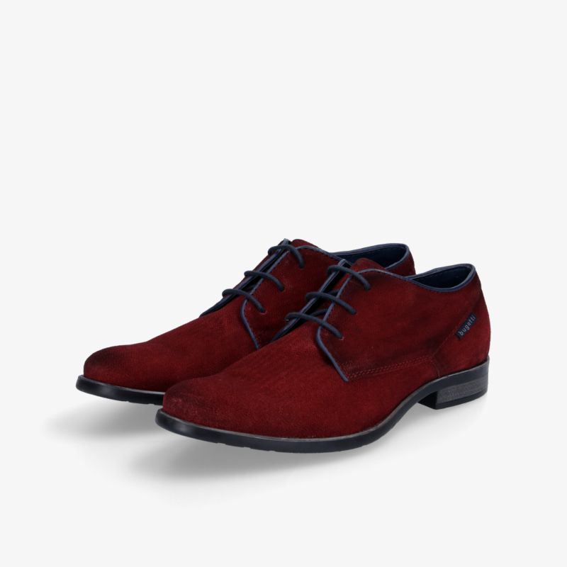 Elegante rote Wildleder-Schnürschuhe mit robustem Design und bequemer Passform für stilvolle Outfits.