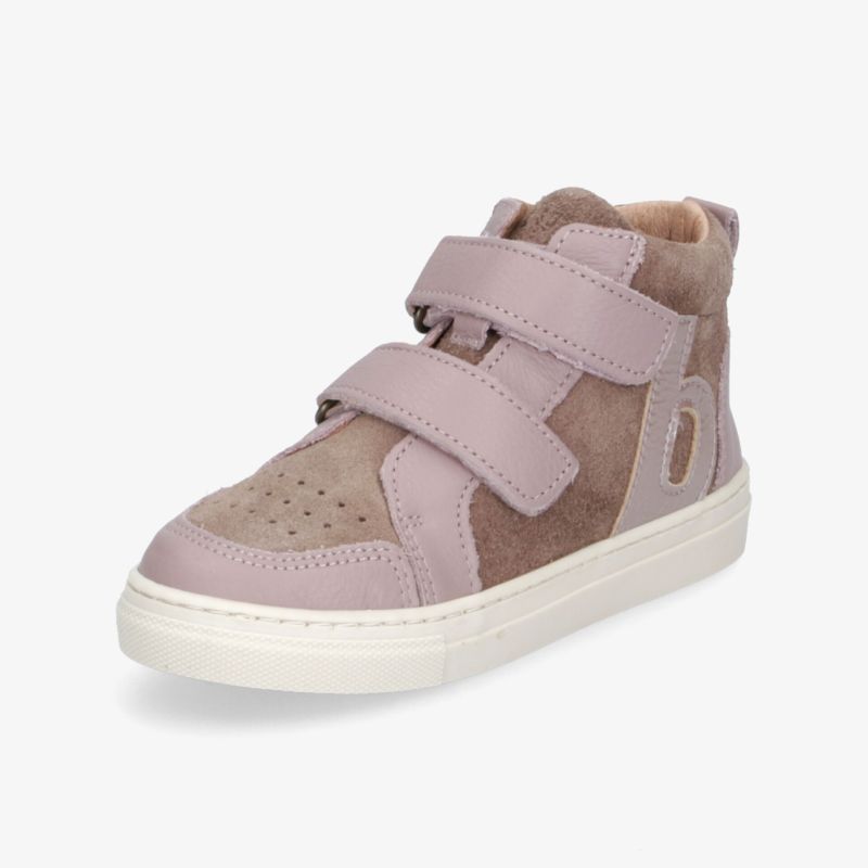Moderner hoher Schuh mit praktischen Klettverschlüssen und rutschfester Sohle für guten Halt und Komfort