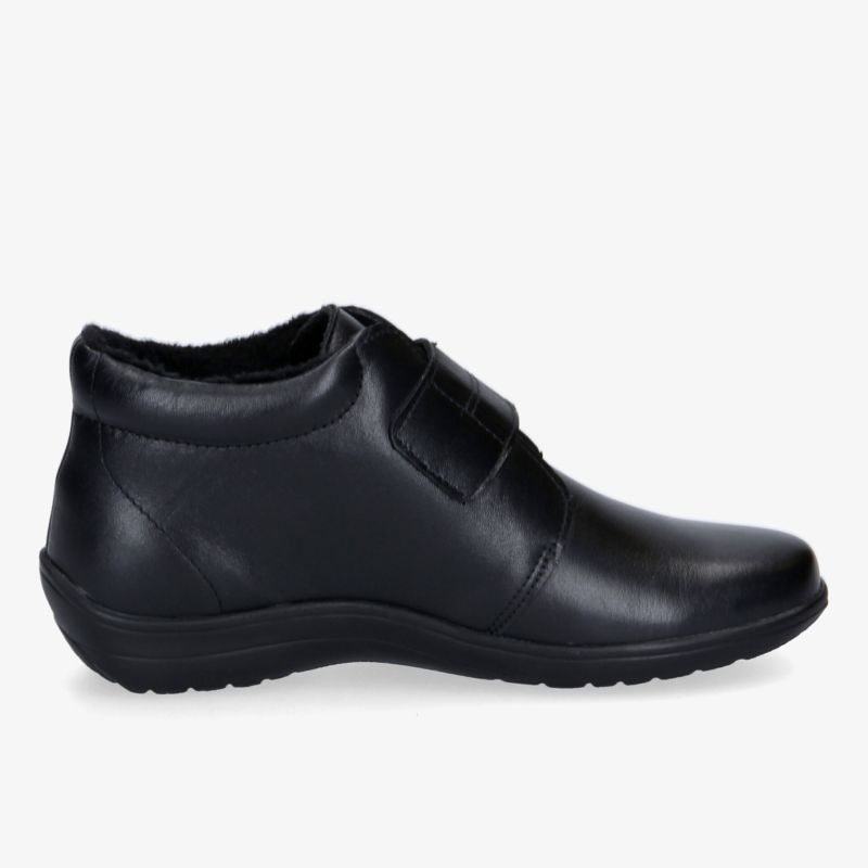 Bequemer schwarzer Schuh mit Klettverschluss, ideal für kalte Tage. Rutschfeste Sohle und elegantes Design.