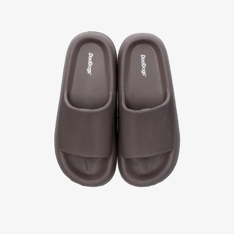 Graue Badeschuhe Paar, komfortabel mit weicher Innensohle, rutschfest und strapazierfähig