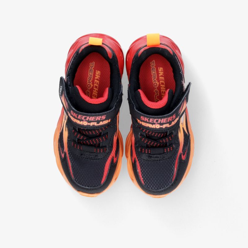 Hochwertige Sportschuhe in auffälligem Design mit bequemer Passform und robuster Sohle für optimalen Grip.