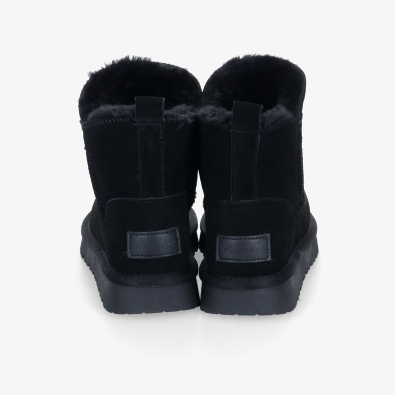 Schwarze Winterstiefel mit weichem Innenfutter und rutschfester Sohle, komfortabel und warm