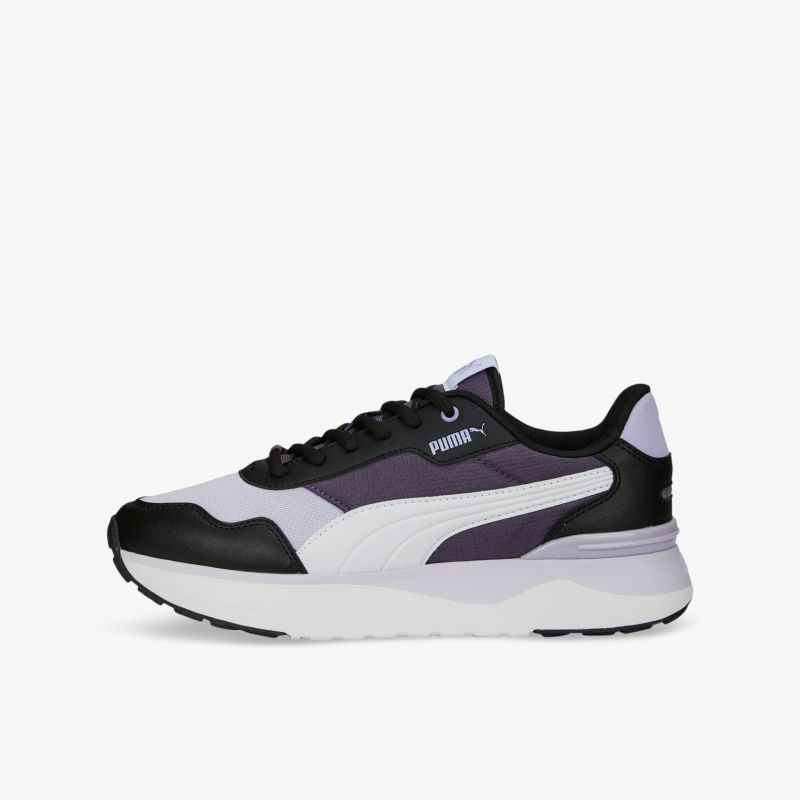 Moderner Sneaker in Schwarz, Weiß und Lila mit komfortabler Sohle für einen stylischen Auftritt.