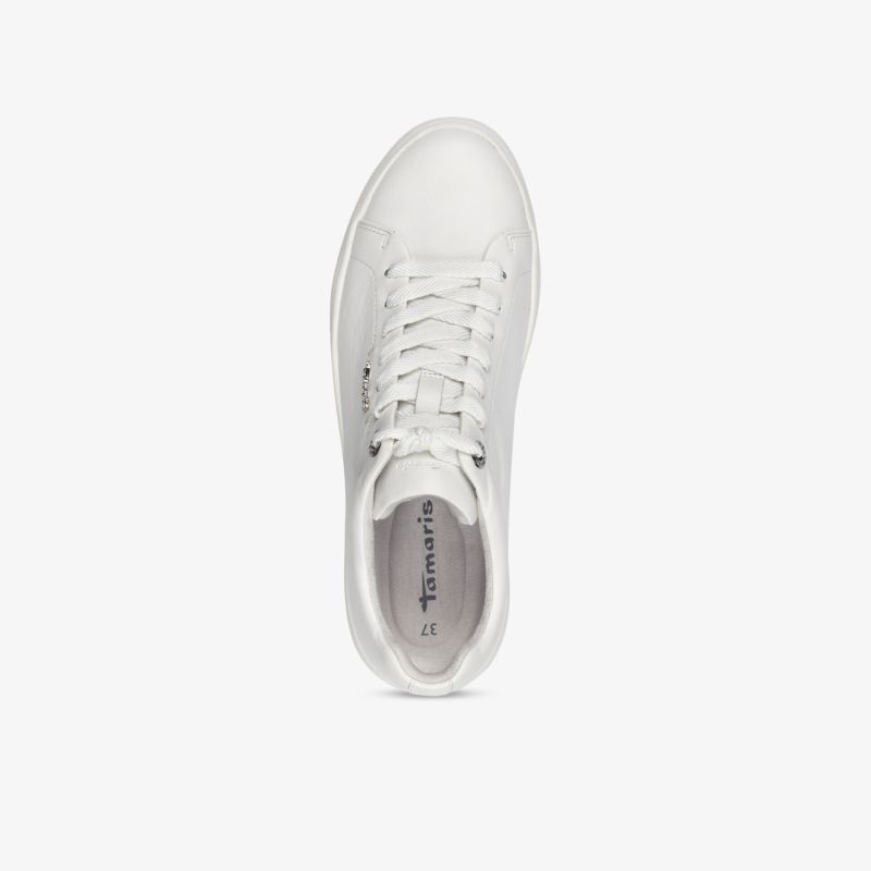 Weißer Ledersneaker in klarer Draufsicht, mit Schnürsenkeln, sportlich und bequem für vielseitige Einsätze