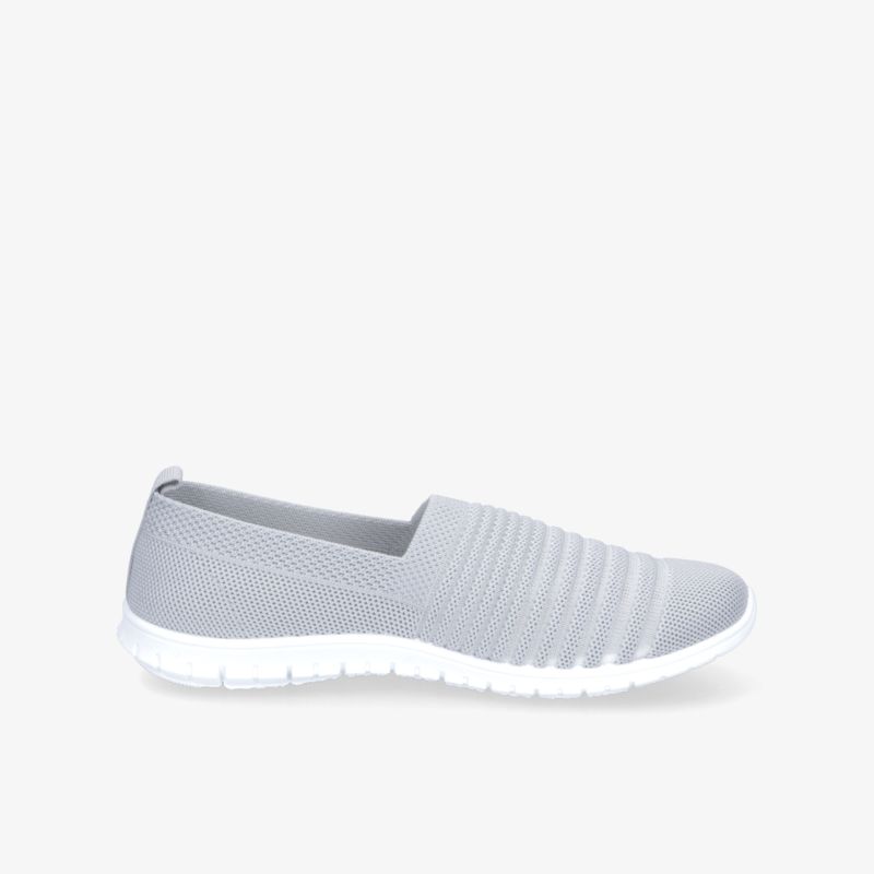 Leichter grauer Slip-On Schuh mit atmungsaktivem Obermaterial und flexibler rutschfester Sohle