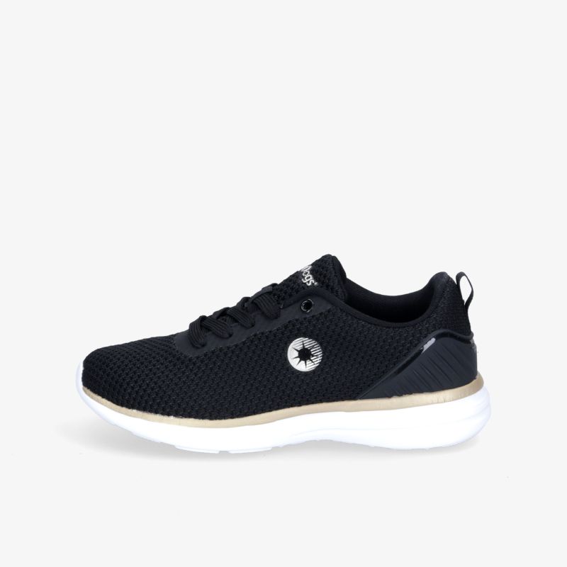 Leichter und bequemer schwarzer Sneaker mit rutschfester Sohle und atmungsaktivem Material seitlich abgebildet.