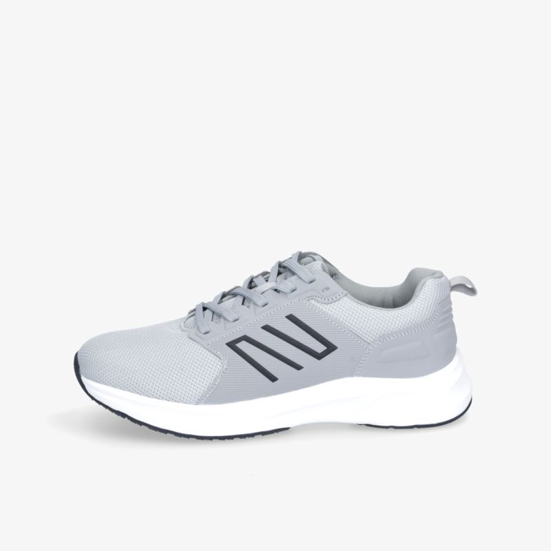 Leichter grauer Sneaker mit atmungsaktivem Material, bequemer Passform und sportlicher, flexibler Laufsohle seitlich dargestellt