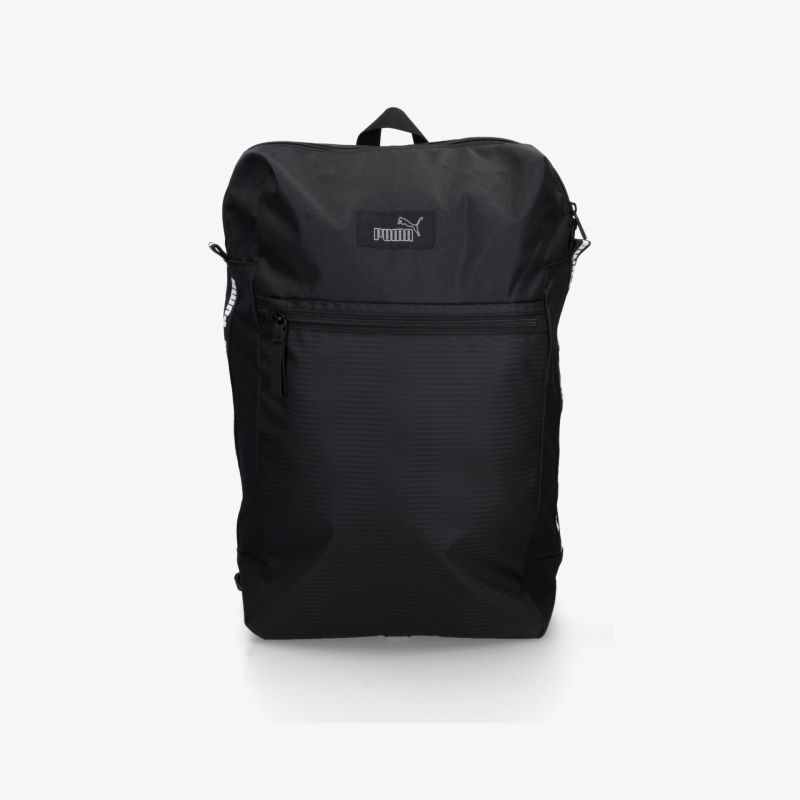 Schwarzer Rucksack in Frontansicht, robustes und geräumiges Design mit praktischen Tragegriffen