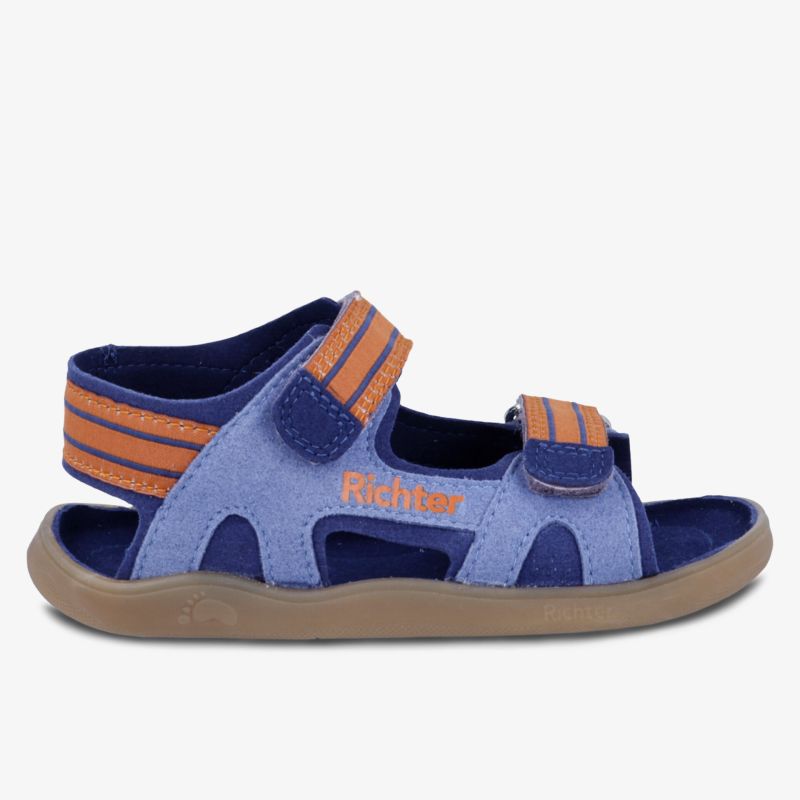 Bequeme und robuste Sandale mit verstellbaren Riemen und Gummisohle in blau und orange.