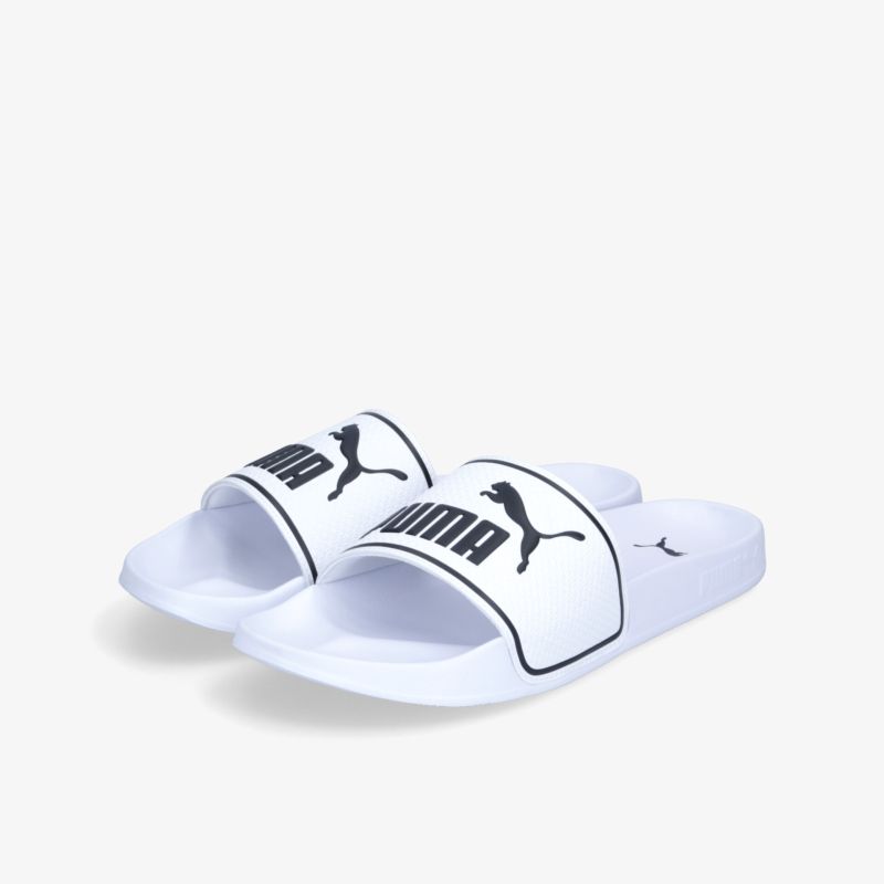 Stilvolle weiße Sandalen mit komfortablem Slip-On-Design und Markenlogo, ideal für Freizeitaktivitäten.