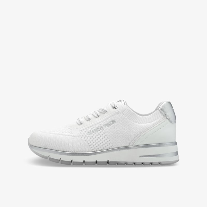 Moderner weißer Sneaker mit atmungsaktivem Material und gepolsterter Sohle in klarer Seitenansicht