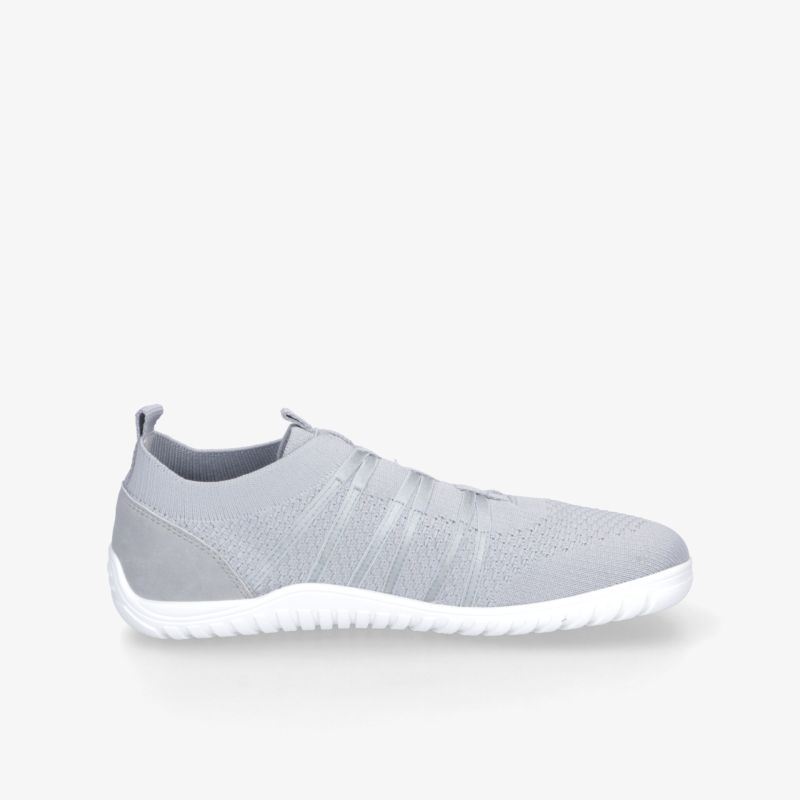 leichter, atmungsaktiver und flexibler Sportschuh mit nahtlosem Design und rutschfester Sohle in Seitenansicht