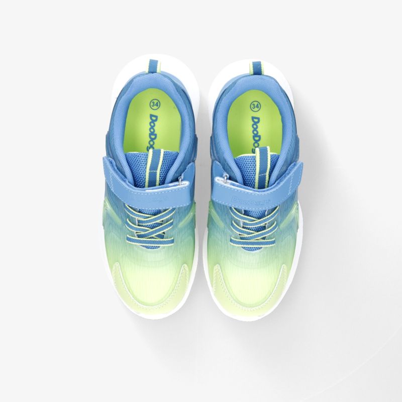 Sportliche leichte Sneaker in Blau-Grün mit gepolstertem Kragen und flexibler Schnürung, bequem und modern