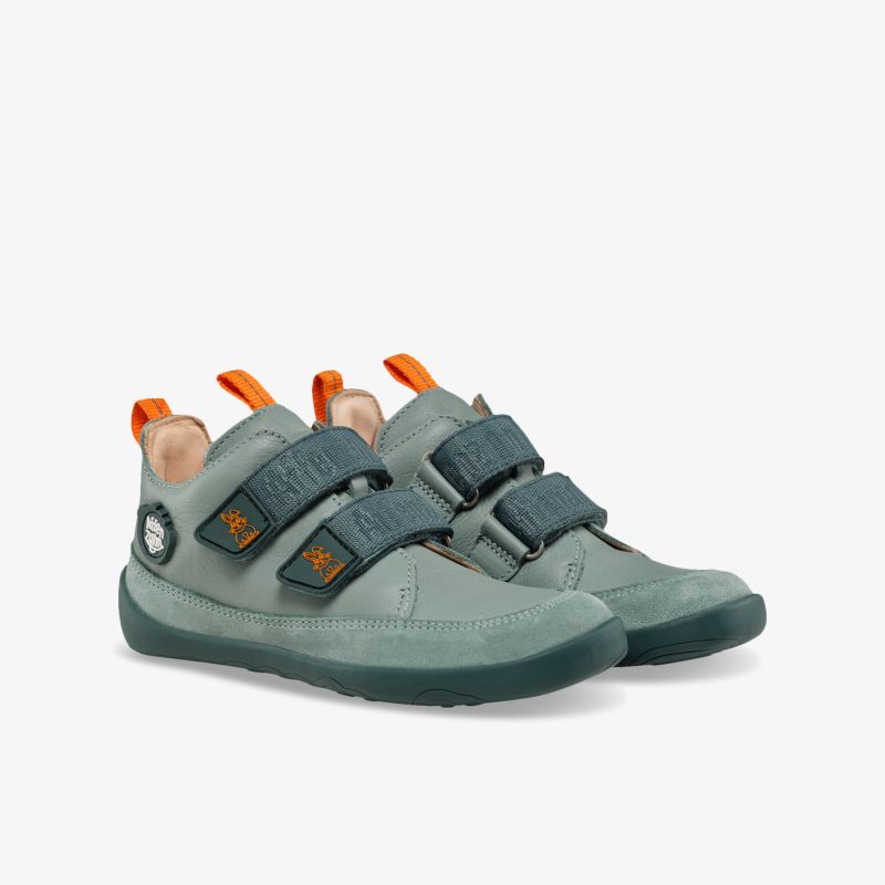 Leichte und bequeme Freizeitschuhe mit flexiblem Material und praktischem Klettverschluss für sicheren Halt