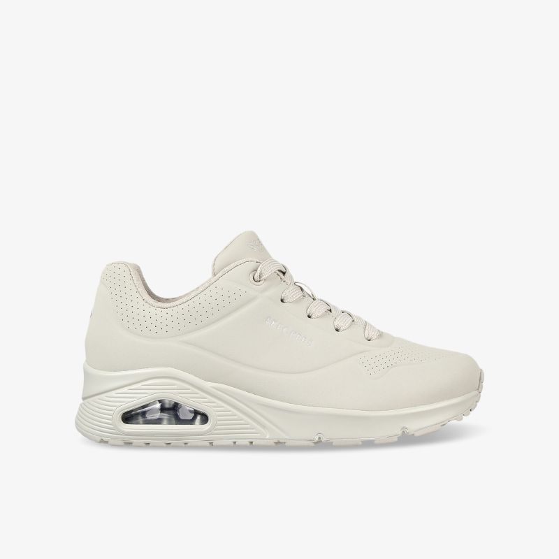 Moderner weißer Sportschuh mit atmungsaktivem Material und stoßdämpfender, flexibler Sohle, bequem und leicht