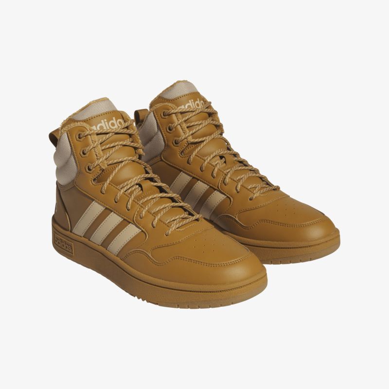 Modische braune Sneakers mit hohem Schaft und dezenten Streifen, ideal für sportliche und urbane Outfits.