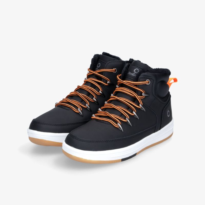 Modische schwarze Freizeitschuhe mit orangenen Schnürsenkeln, bequem und rutschfest, ideal für Alltag und Komfort