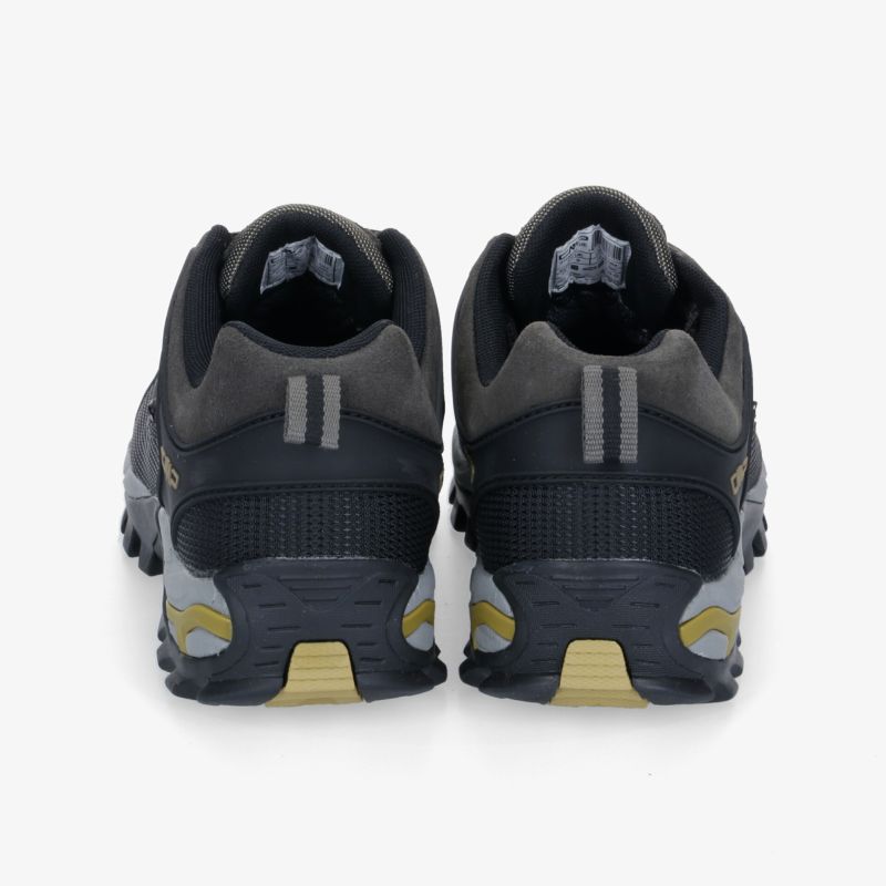 Robuste, bequeme Sneaker mit auffälligem Design und langlebiger Sohle. Ideal für sportliche Aktivitäten.