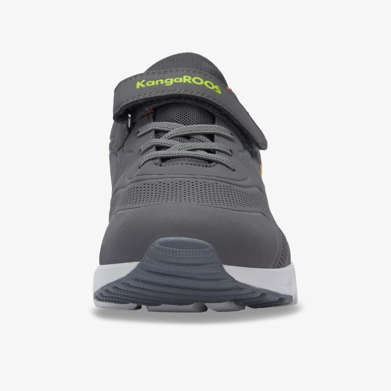 Grauer Sneaker mit Klettverschluss, bietet hohen Komfort und rutschfeste Sohle für optimalen Halt.