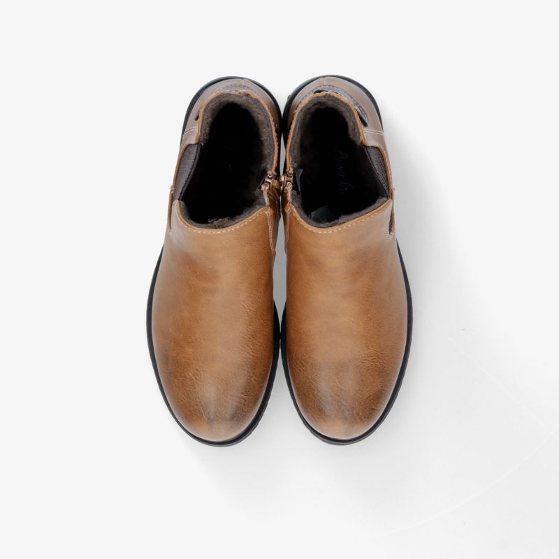 Braune Lederstiefel als Paar in Draufsicht, komfortabel, langlebig und mit robustem Material für Alltag und Freizeit