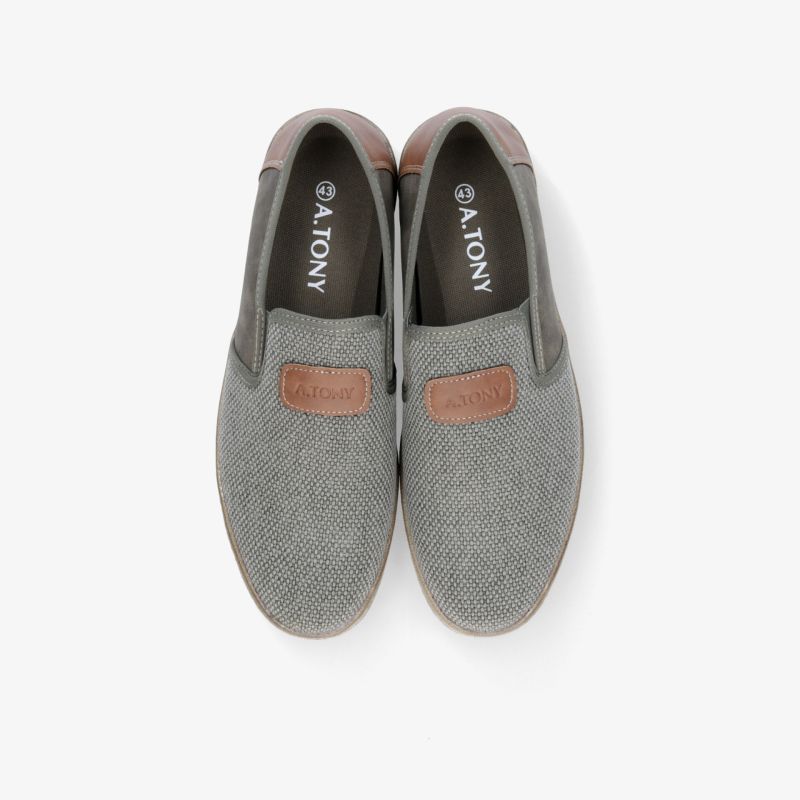 Graue Slip-On Schuhe, bequem und atmungsaktiv mit gepolsterter Innensohle und rutschfester Sohle